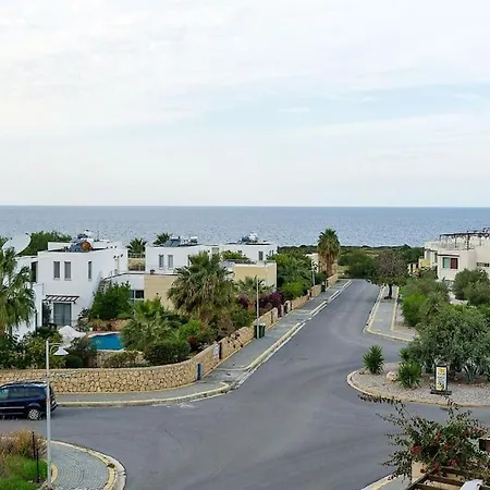 公寓 Mountain & Seaview Penthouse In A Village2 *