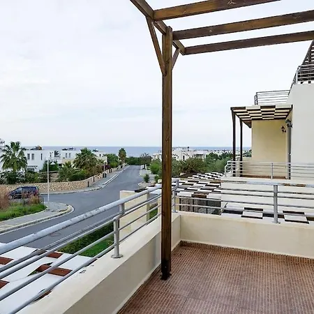 公寓 Mountain & Seaview Penthouse In A Village2 *
