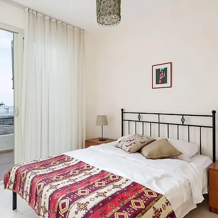 公寓 Mountain & Seaview Penthouse In A Village2